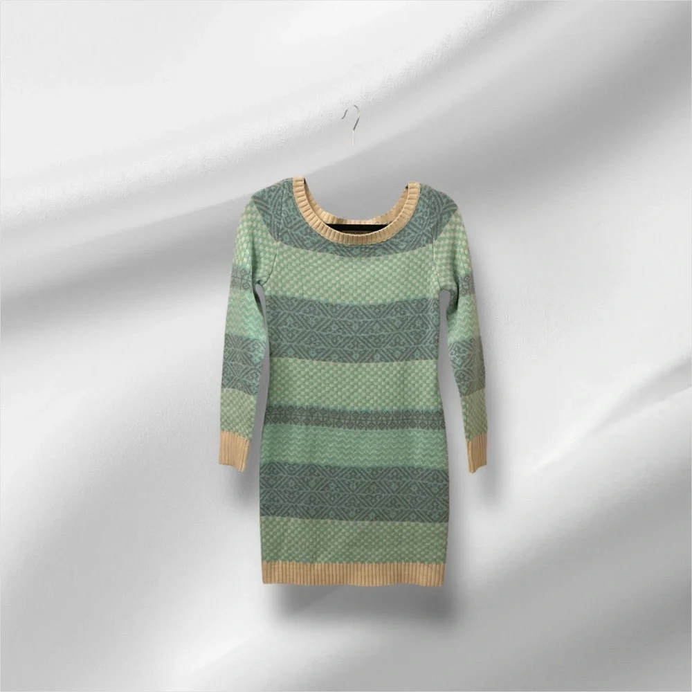 Derek Heart Teal and Cream Knit Top - Picture 2 of 5
